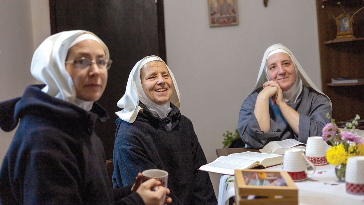 „Isten itt hamarabb meghallgat minket” – Apácákhoz menekült az anya, akinek fia mindennap a halállal néz farkasszemet az aknamezőn