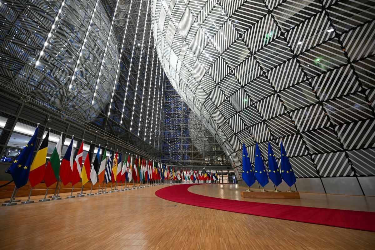 Brüsszel és Belgium egymásra tolja a befagyasztott orosz vagyon kockázatait, miközben a tagállamok elutasítják a korlátlan belga garanciakérést.