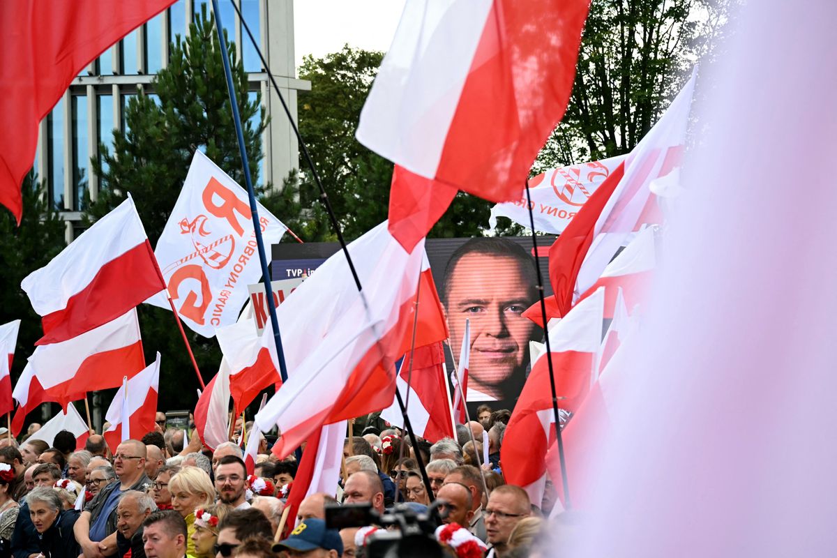 Nawrocki lépése komoly visszhangot váltott ki. A lengyel jobboldal szerint hibát követett el, amikor lemondta a budapesti találkozót, és ezzel saját hitelét ásta alá.