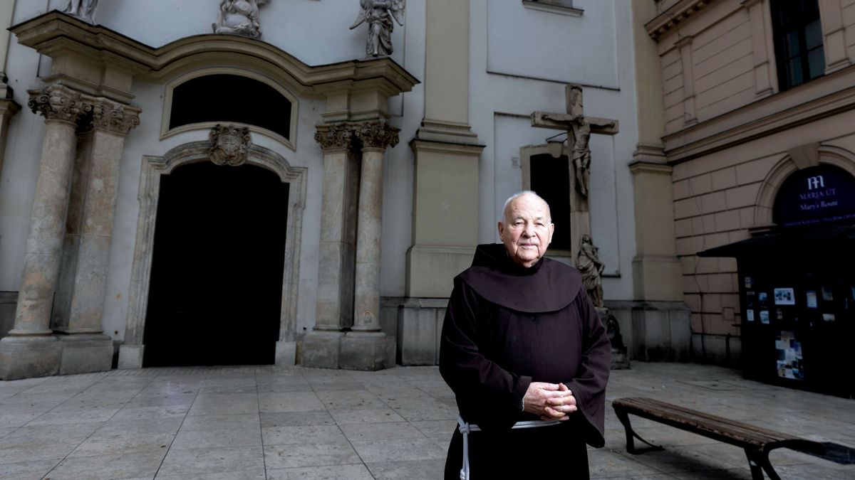 „Mindenki a szeretet koldusa” – Reisz Pál ferences szerzetes a Mandinernek