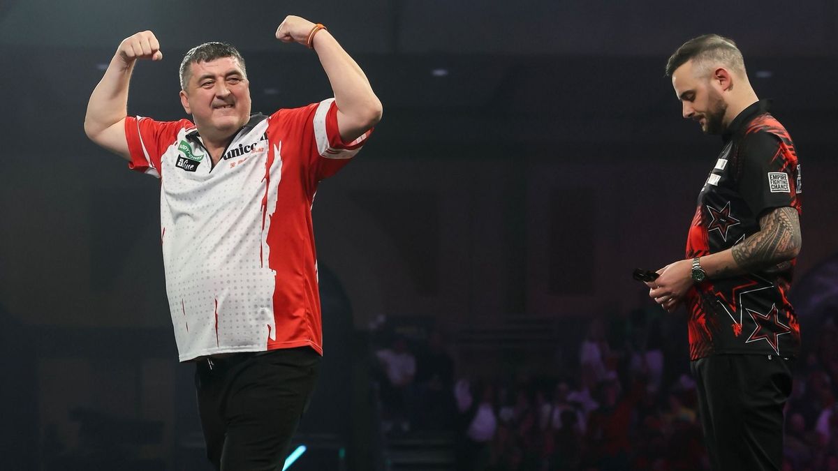 Ettől hangos Anglia: csalással és piálással vádolják a botrányosan viselkedő dartsjátékost (VIDEÓ)