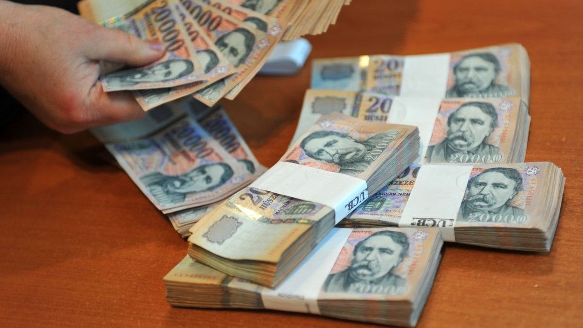 Jelentős változások jönnek januártól: béremelések, adókedvezmények és új támogatások