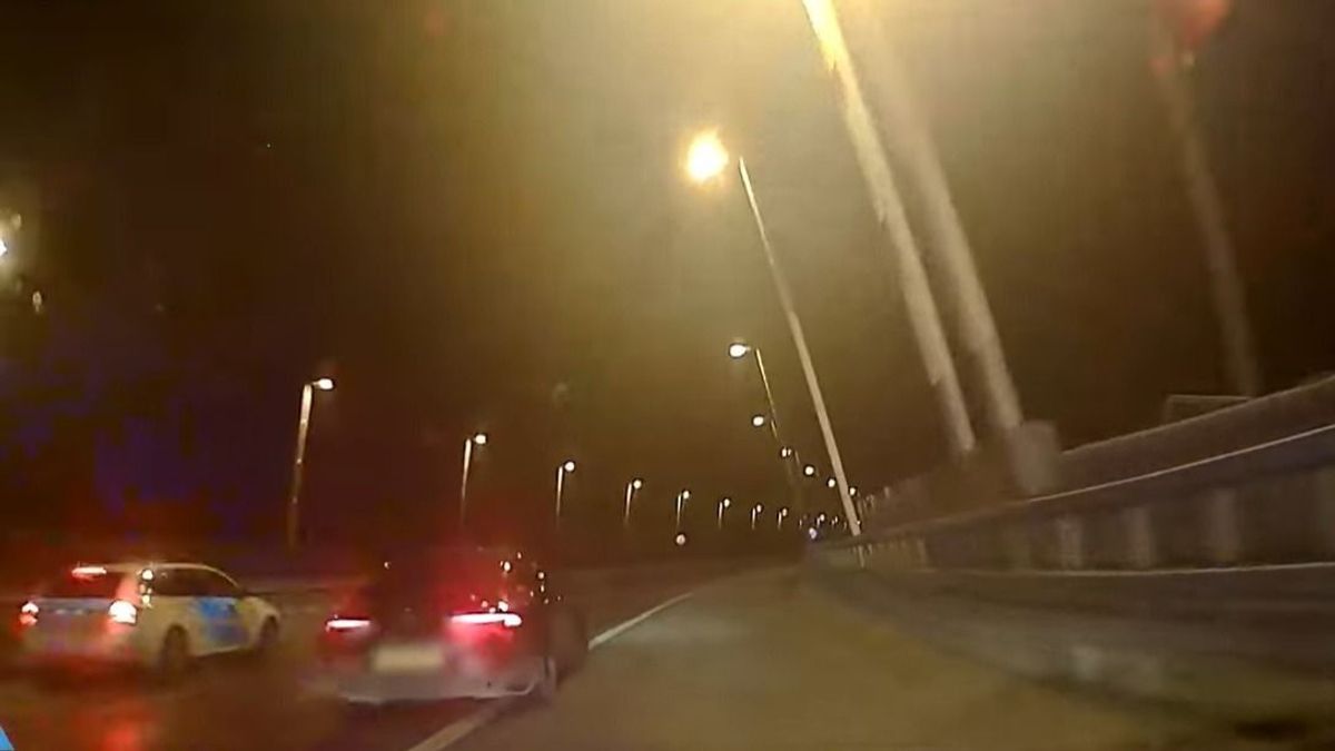 Karácsonyi autósüldözés Budapesten: filmbe illő módon kapcsolták le a rendőrök a drogot rejtegető férfit (VIDEÓ)