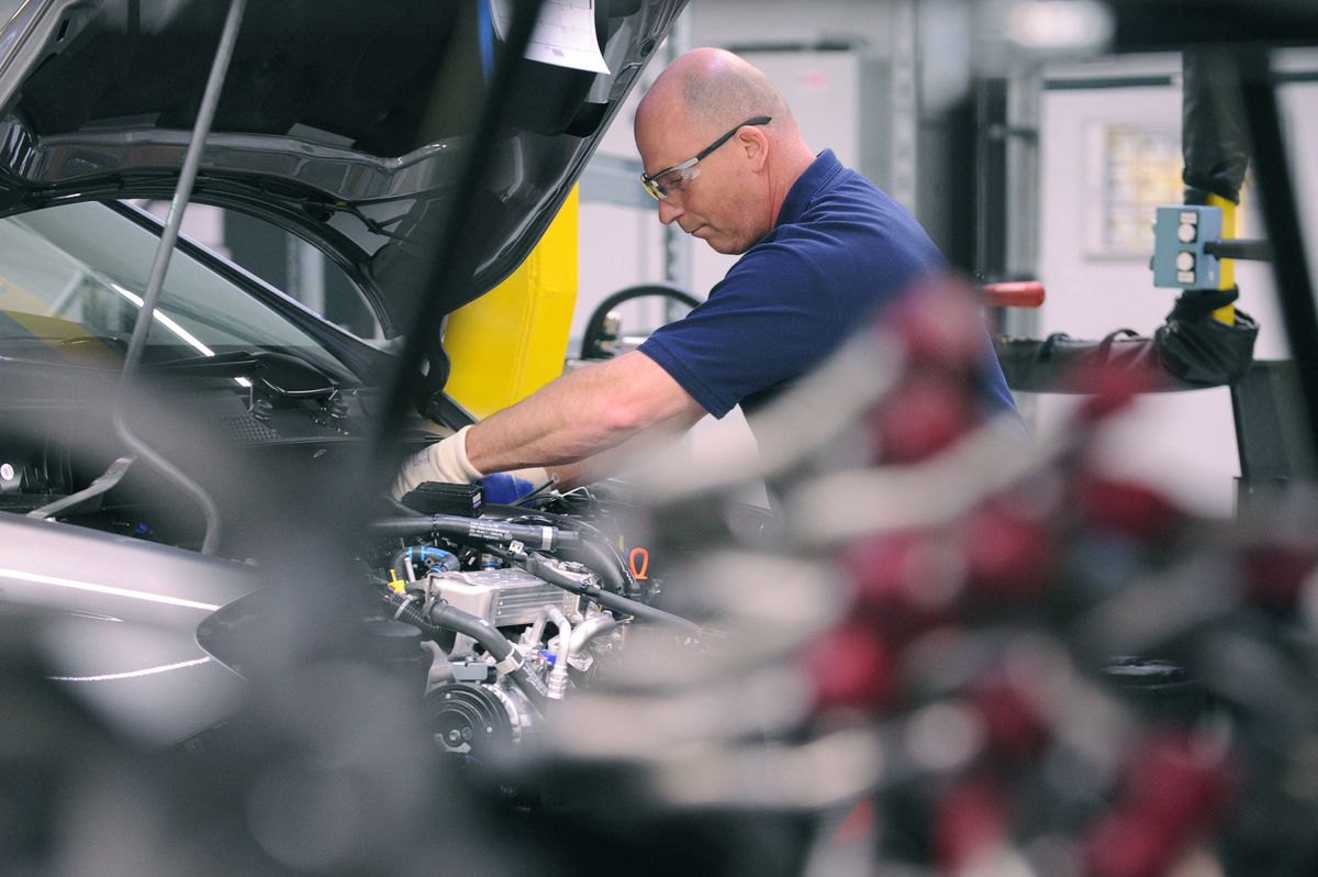 A friss nemzetközi előrejelzés alapján a magyarországi bérek reálértéke Európában a második leggyorsabban nőhet a következő időszakban.