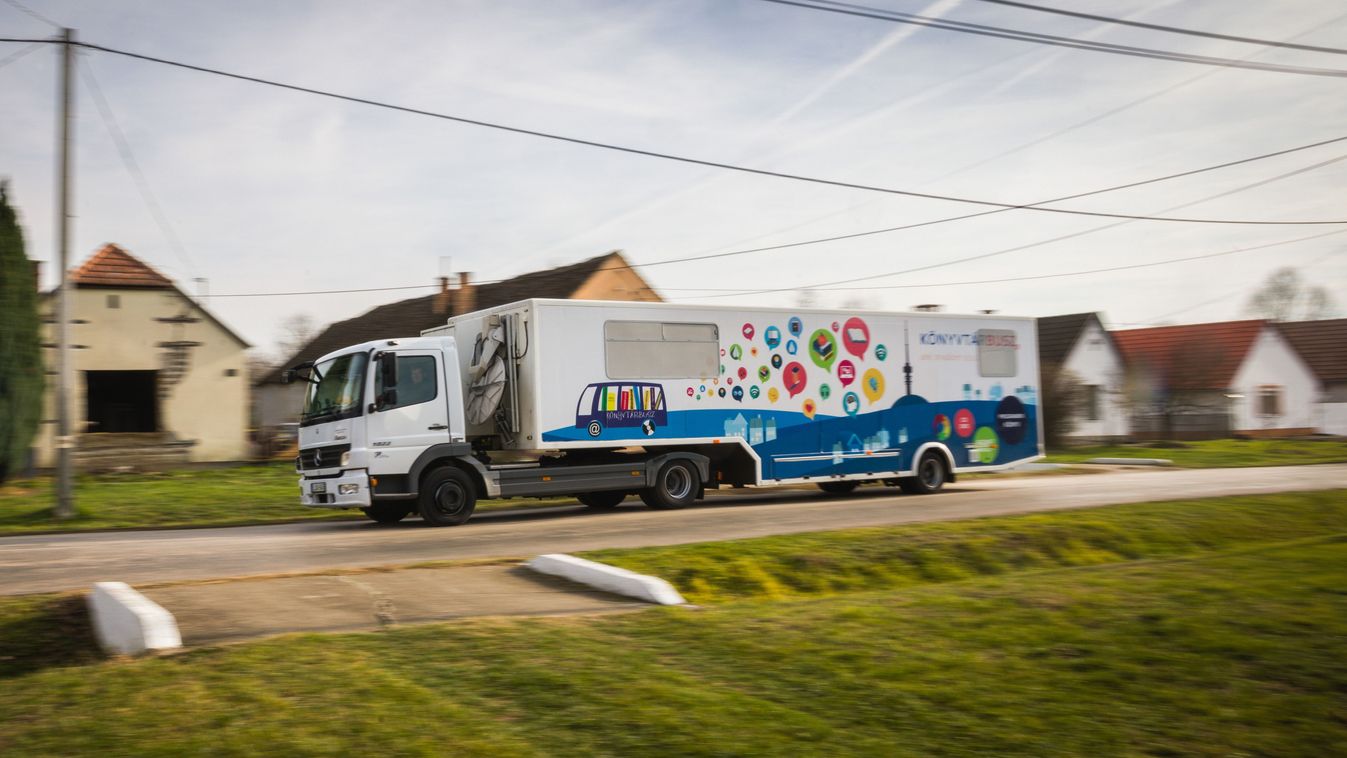 Gurul a&nbsp;könyvtár