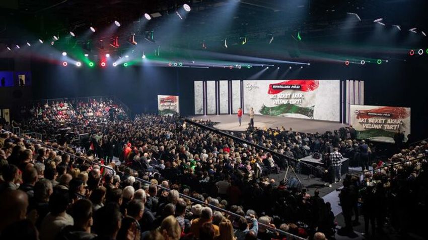 Hatalmas tömeg várta Orbán Viktort Kecskeméten