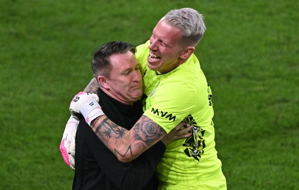 Keane és Gróf ünneplése a hármas sípszó után