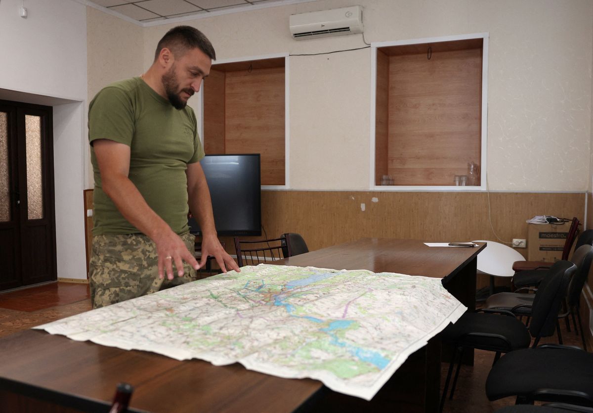 Az ukrán front teljesen szétcsúszott: a független térképek mutatják, hogy a kommunikáció és a valós helyzet két külön világba sodródott.