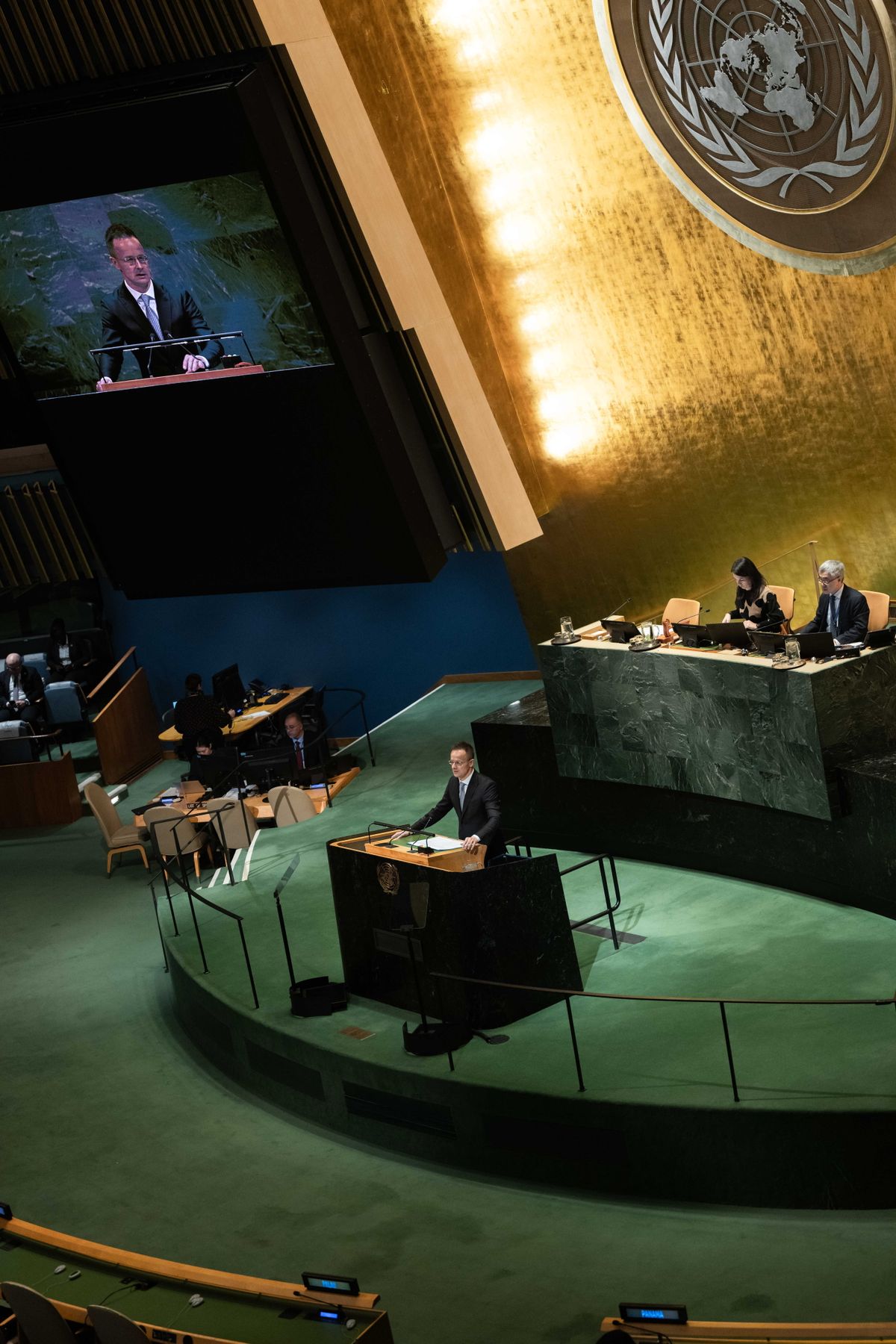 Amerikai befektetések, békepárti üzenetek és éles brüsszeli kritika. Szijjártó Péter New Yorkban több fronton képviselte a magyar álláspontot.