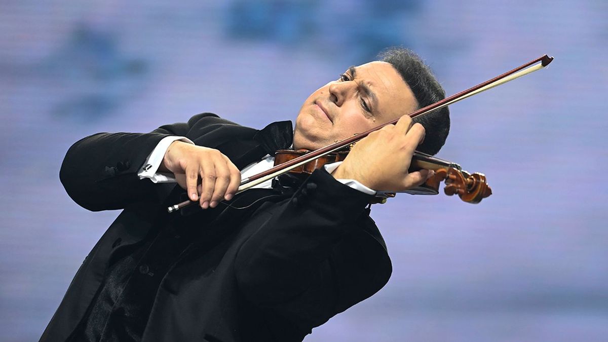 Egyedülálló kezdeményezéssel segít Mága Zoltán a rászoruló gyerekeknek