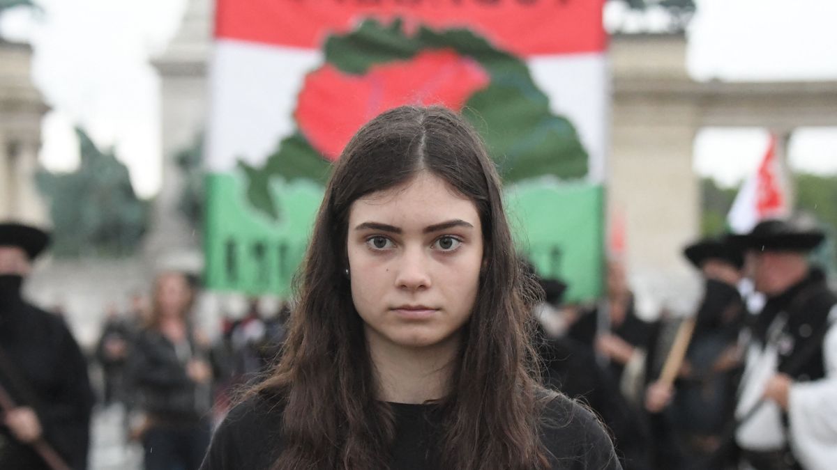 Törvények szorításában, háborús félelemben és katasztrófák árnyékában telt el a határon túli magyar közösségek 2025-ös éve