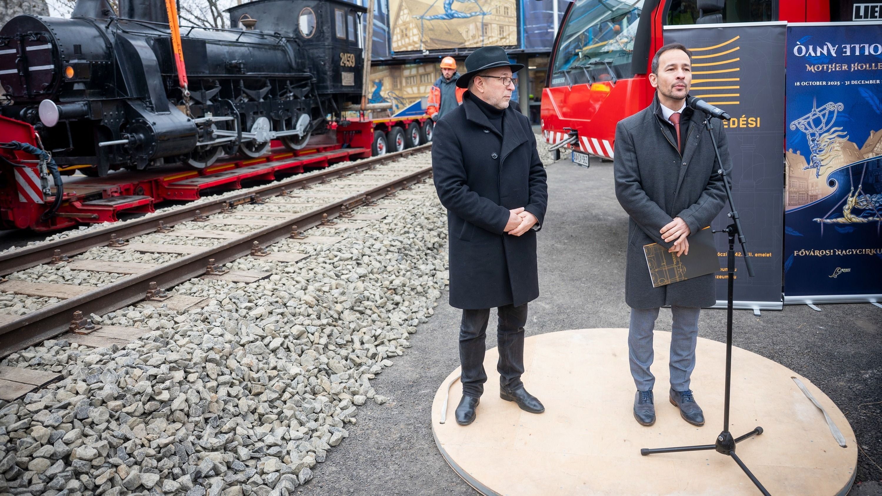 Gőzmozdony hirdeti a XVI. Budapest Nemzetközi Cirkuszfesztivált