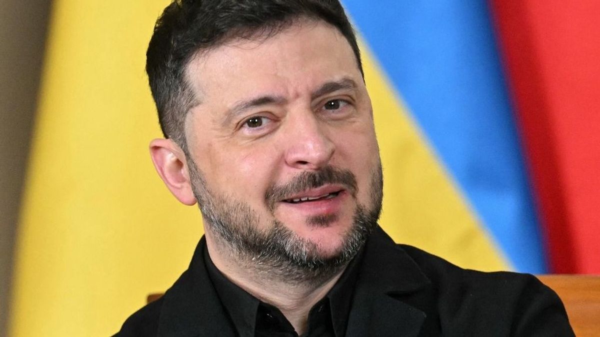 Az ausztrálok karácsonyi ajándéka megérkezett Zelenszkij karácsonyfája alá: közel 50 tankkal lett nagyobb Ukrajna serege