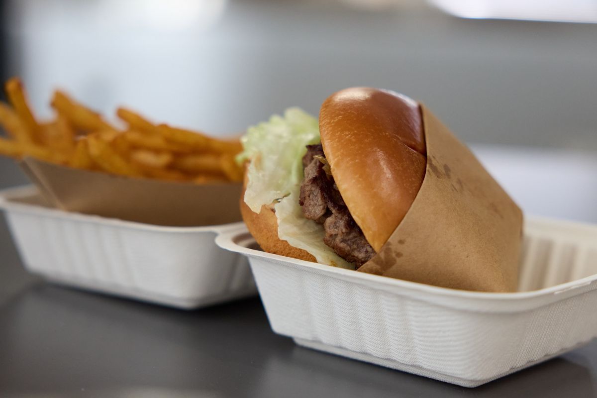 Covid, hamburger, street food