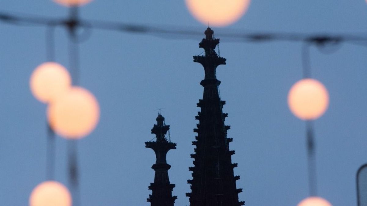 Ördögöt űztek a kölni dómban karácsonykor – videón a bizarr jelenet