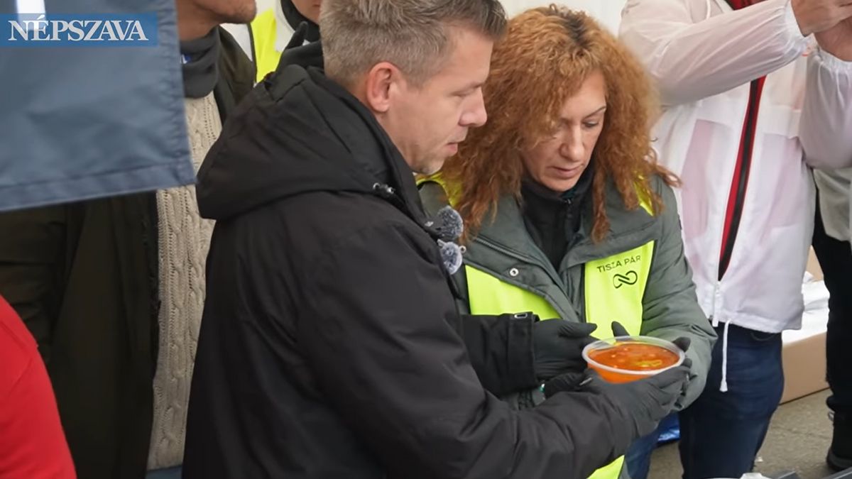 Bődületes felsülés: a Tisza Párt ételosztásán a Tisza Pártot szidták (VIDEÓ)