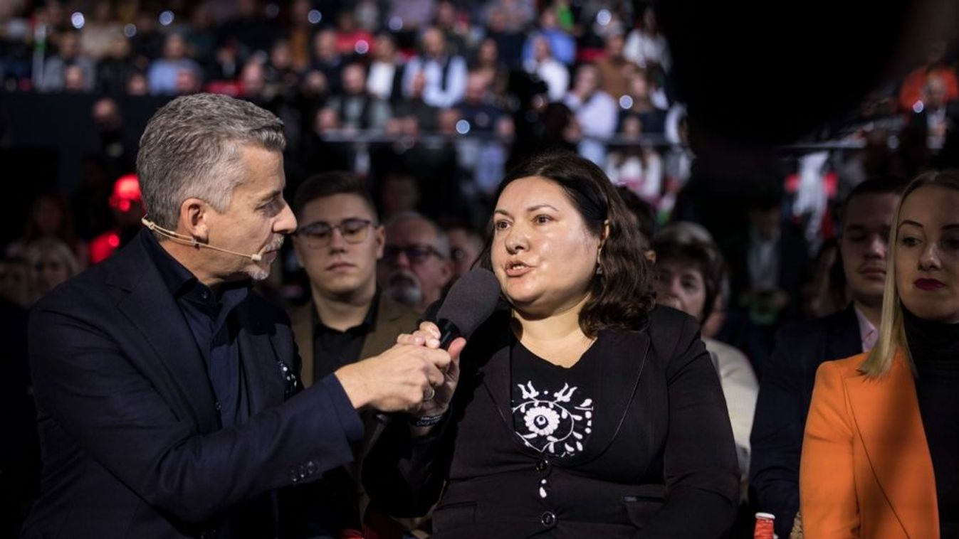 Sebestyén Márta a DPK háborúellenes gyűlésén