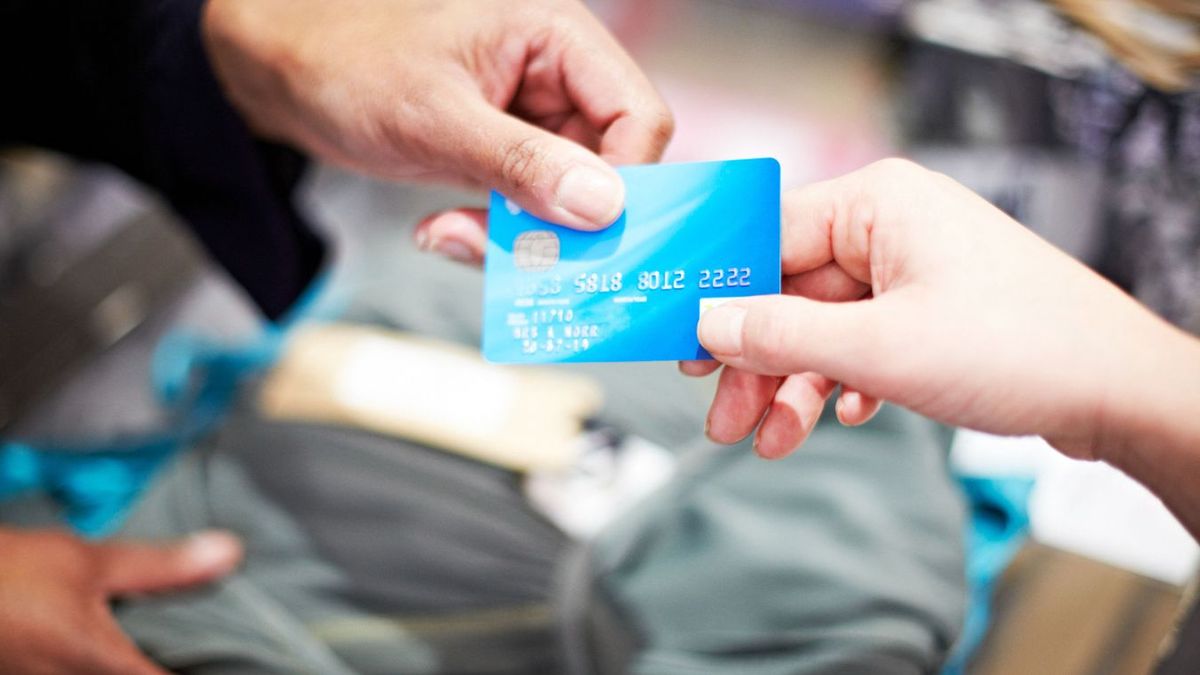 Jövő júliustól érdemes lesz ránéznünk a bankszámladíjainkra