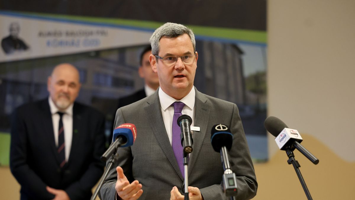 Megint az egészségügyi államtitkár tette helyre a nagyotmondó Magyar Pétert