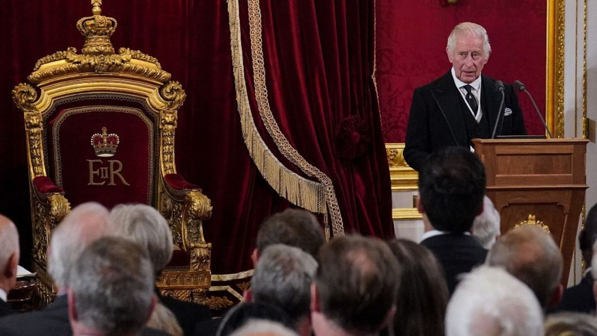 A király beszéde: „Kérem, kapcsolják ki!”