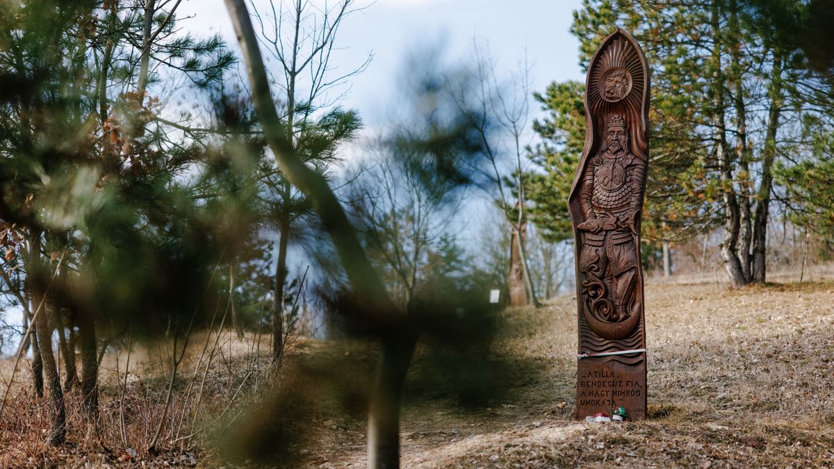 A frusztráltaknak nem kell már apadó Tisza-gyűlés vagy Krúbi koncert, jól elgyűlölködnek így Adventben egy szépségszalonban is