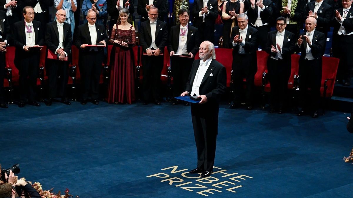 Magyarországnak annyi, mondta Krasznahorkai László, majd Nobel-díjat kapott, és megköszönte Orbán Viktornak