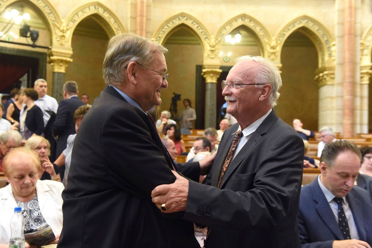 LEZSÁK Sándor; BALÁZS Péter; FEKETE Péter