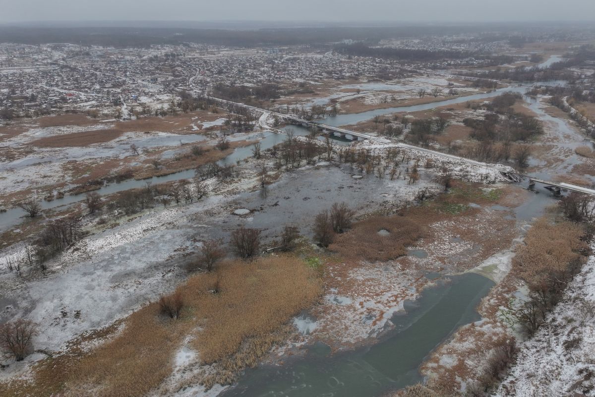 Az ukrajnai harcokról érkező beszámolók továbbra is ellentmondásosak, a két fél teljesen másként értelmezi a változó fronthelyzetet.