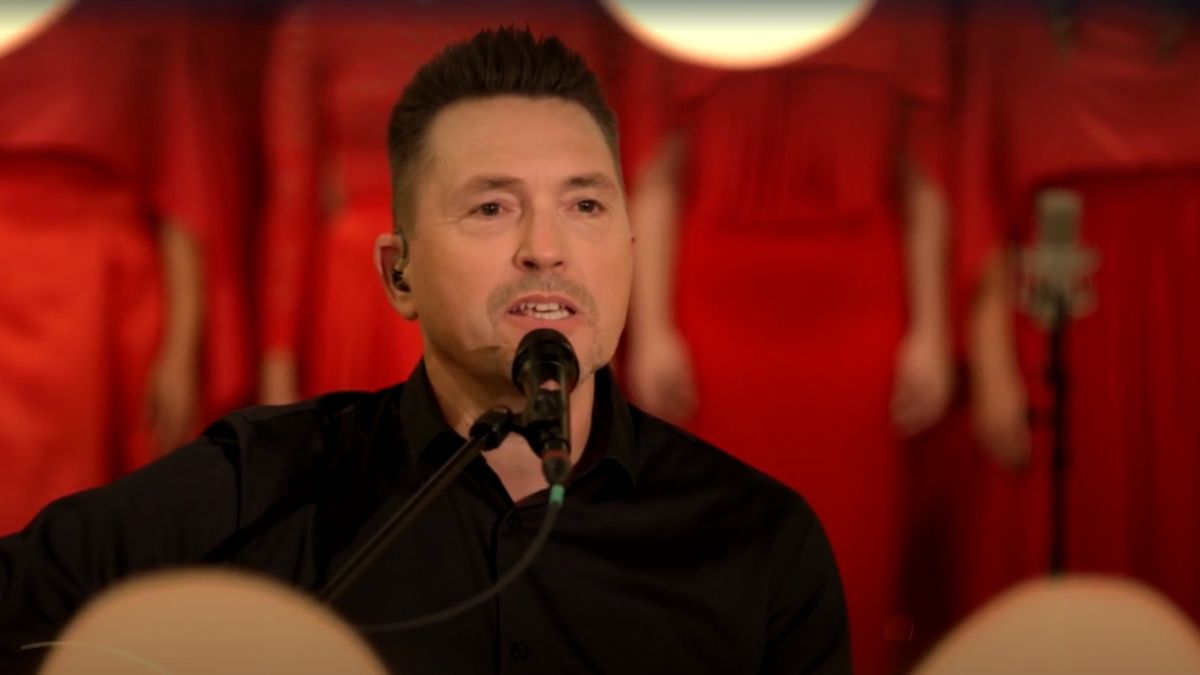 Karácsony – Az ünnep dalai Ákos előadásában