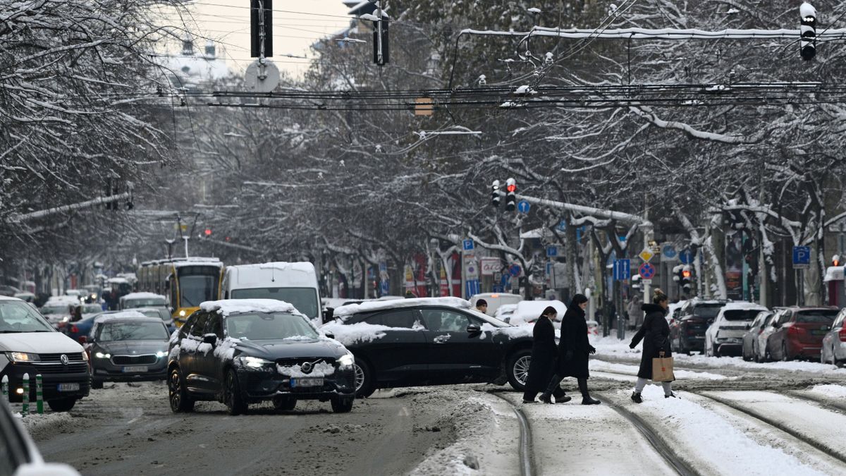 az állami szervek teljes erőbedobással dolgoznak, de az önkormányzatokra is szükség van