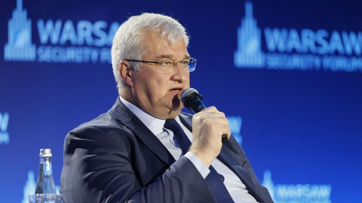 Bedurvultak az ukránok: Zelenszkij külügyminisztere megzsarolta Orbán Viktort