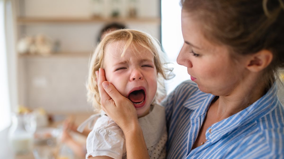 Tényleg neveletlen, vagy valami más áll a háttérben? Szenzációs, díjnyertes magyar kutatás veheti le sok ezer szülő válláról a terhet