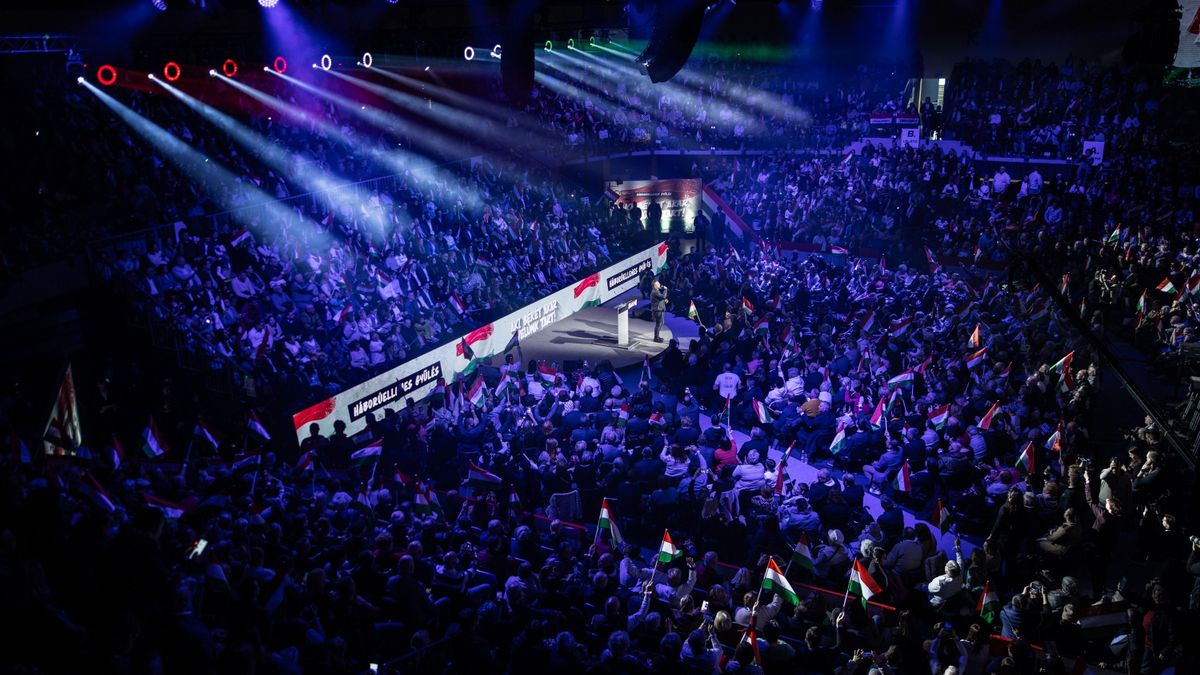 Elképesztő tömeg gyűlt össze a kaposvári Háborúellenes Gyűlésen (GALÉRIA)