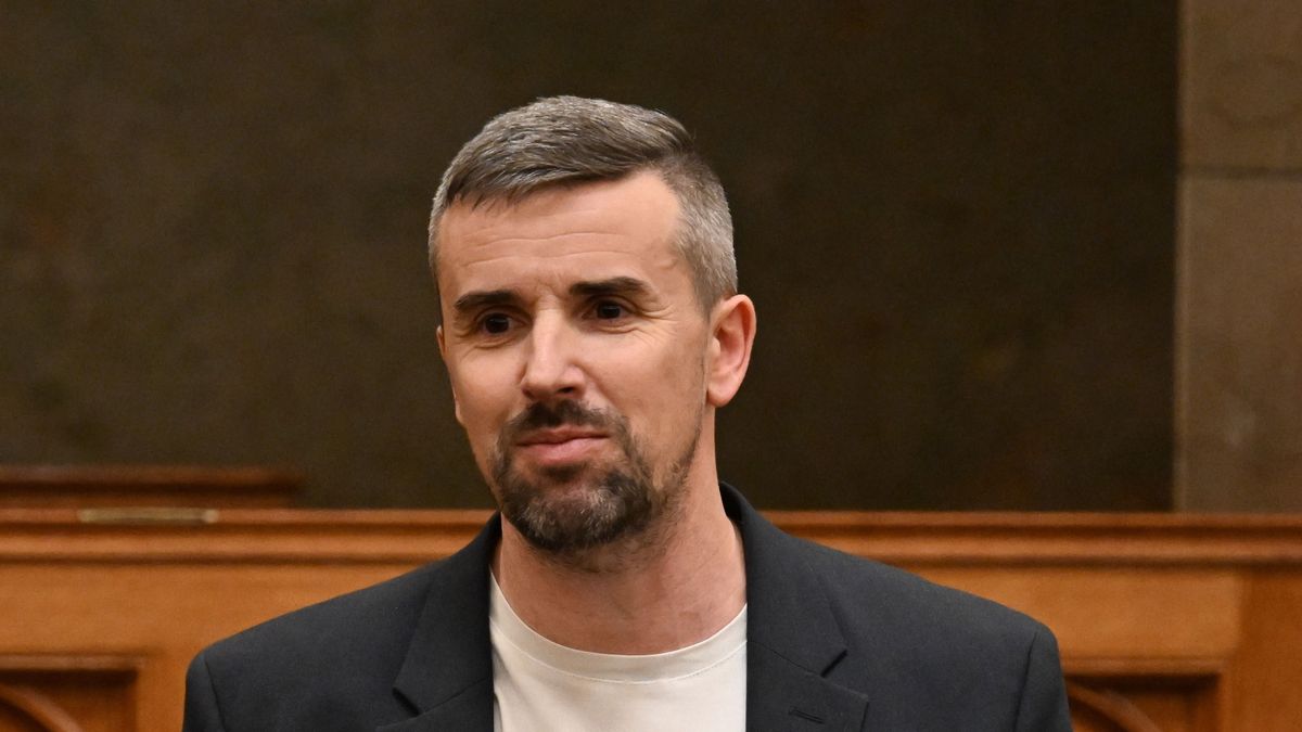 Nem mindenkinek zajlott békében a szilveszter este: Jakab Péter nemi identitása is szóba került a kommentháborúban