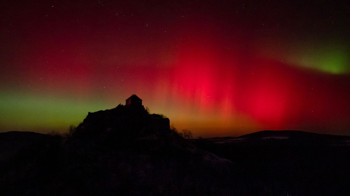 Nem mindennapi természeti jelenség Magyarországon: táncolt a sarki fény a Balaton felett (VIDEÓ)