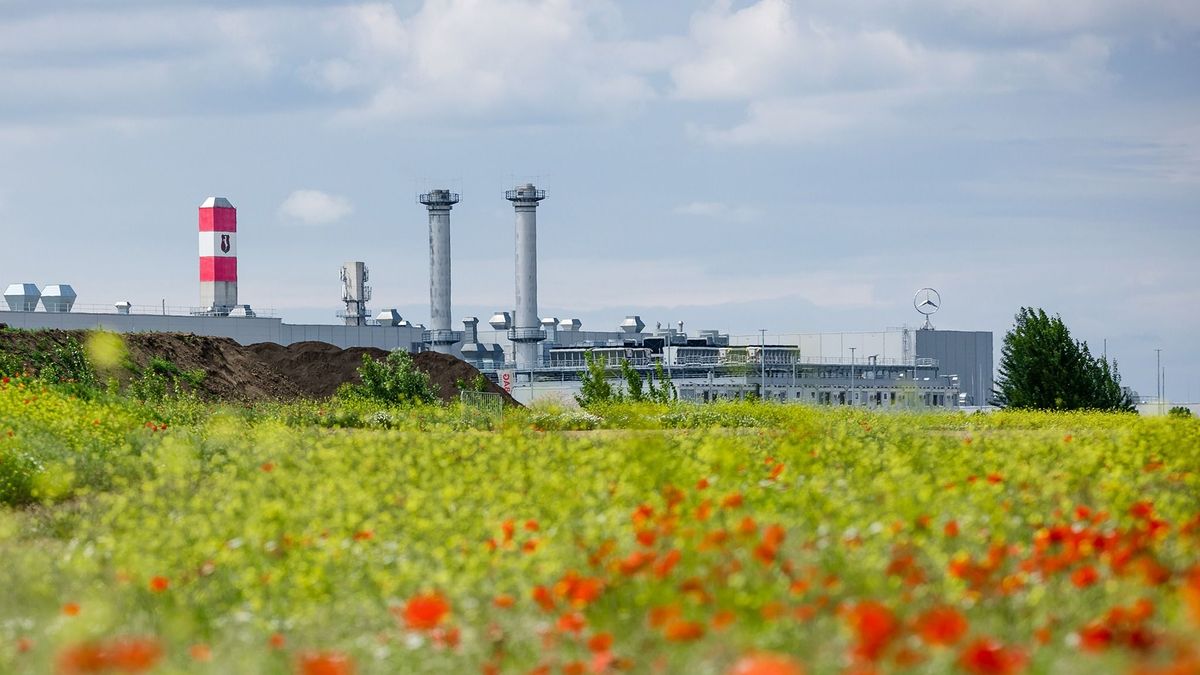 Megszólalt a patinás német cég: elárulta, miért került célkeresztjébe a magyar város