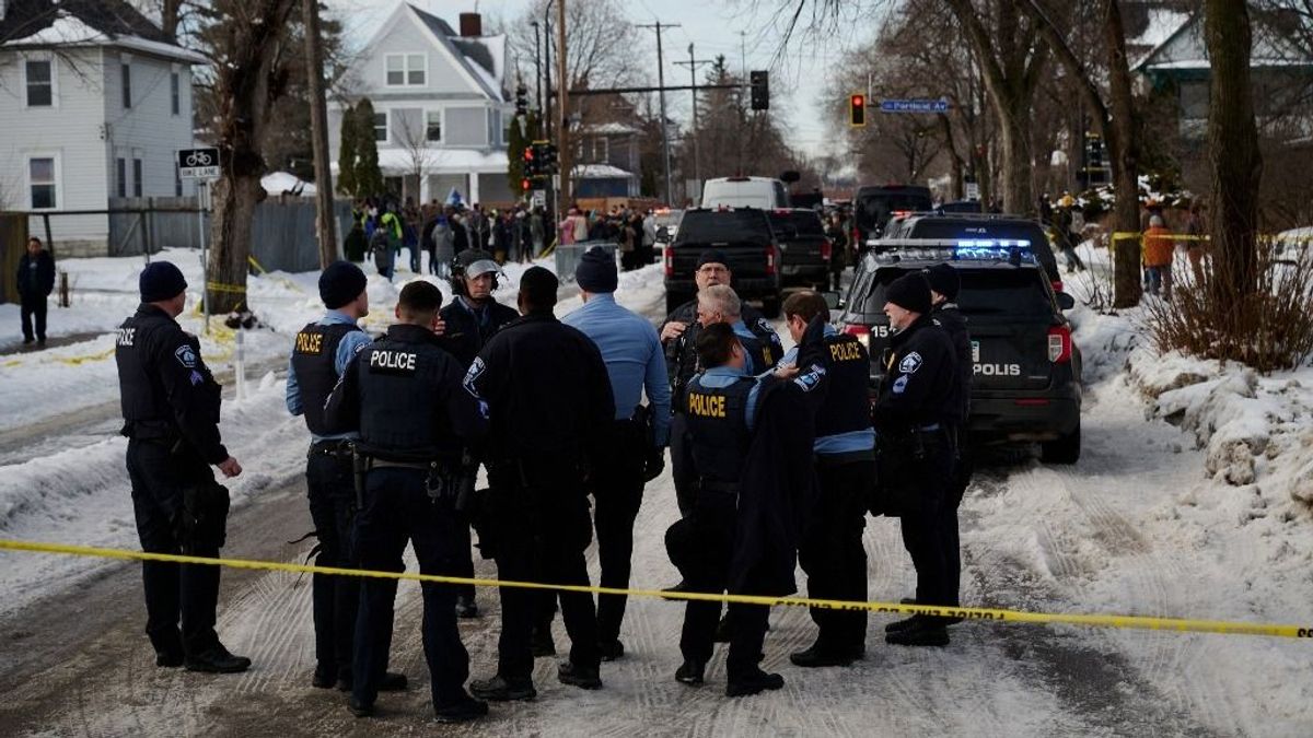 Lövöldözés, zászlóégetés Minneapolisban: szövetségi ügynök végzett egy nővel, mire tüntetések robbantak ki, bevethetik a nemzeti gárdát is (VIDEÓ)