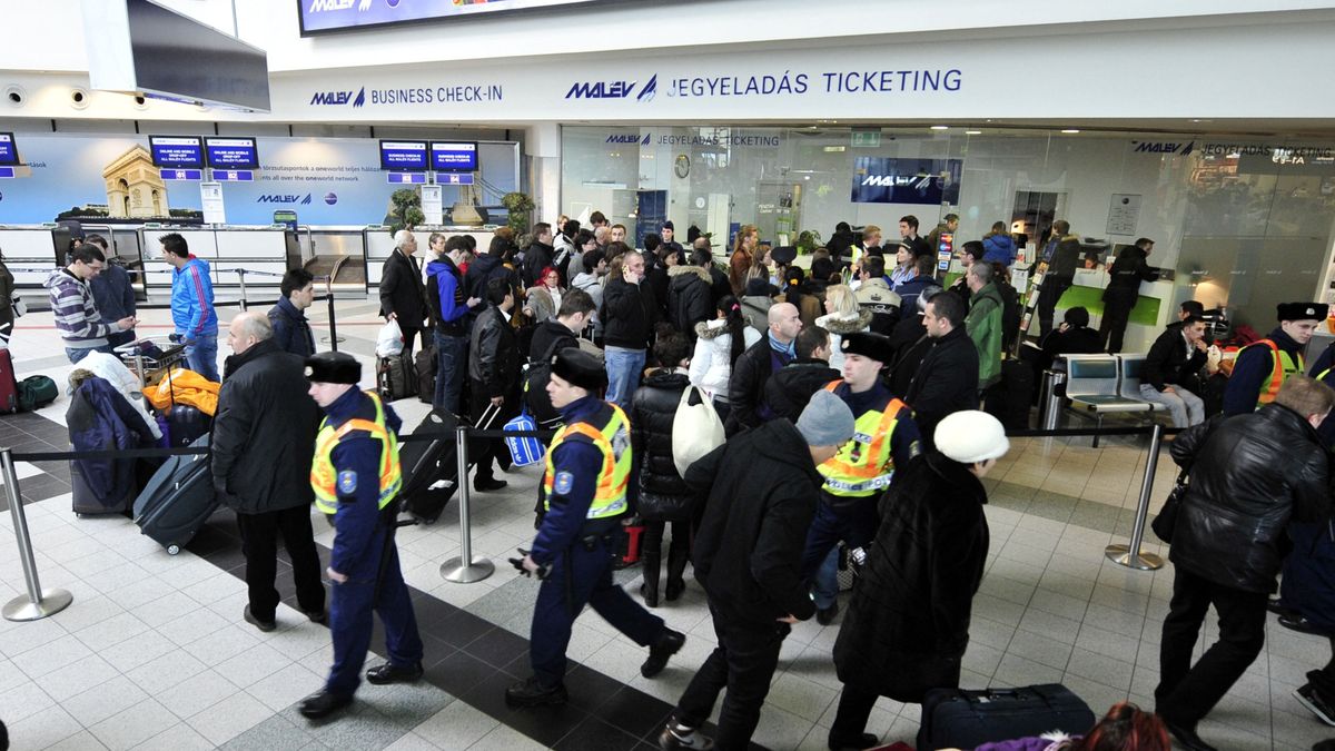 Botrány Lengyelországban: Ukrán férfit fogtak el a repülőtéren repülésbiztonságot veszélyeztető eszközzel