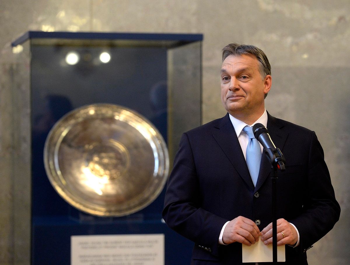 Orbán Viktor a Seuso kincs visszaszerzett részének bemutatásán 2017-ben - Forrás: MTI