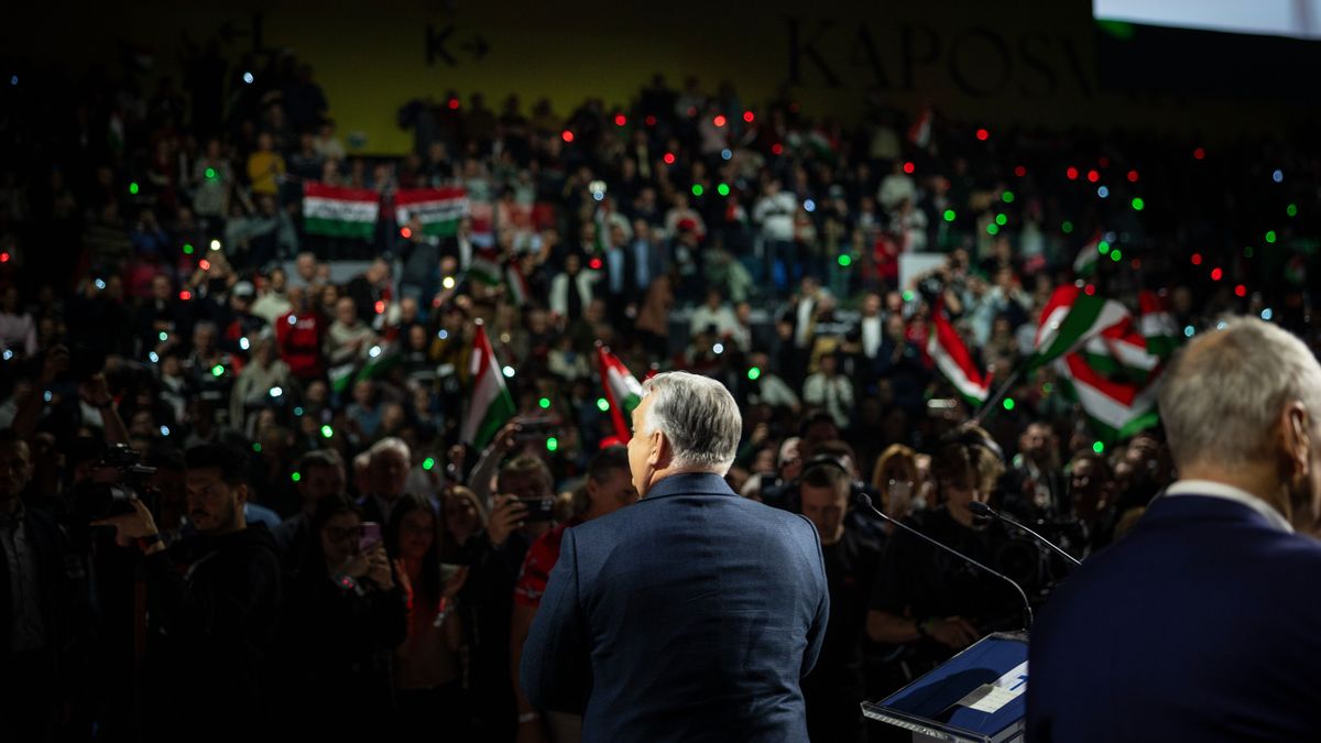 Orbán Viktor a hatvani háborúellenes gyűlésen szólal fel – ÉLŐ a Mandineren