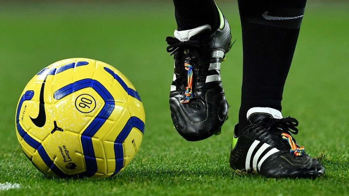 Agyunkat eldobjuk: Pride-tematikájú labdával játszhatnak Szoboszlaiék a Premier League-ben