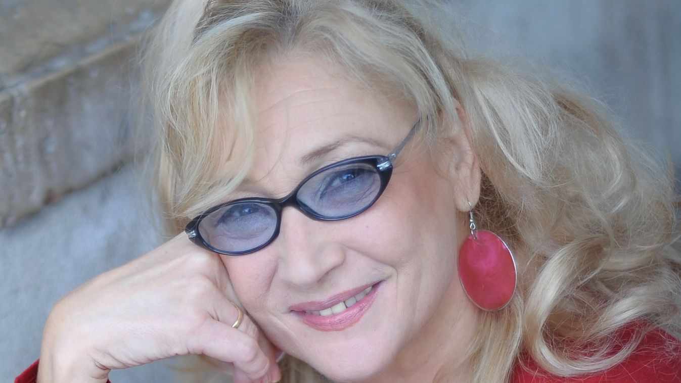 Sose féljünk kérni!