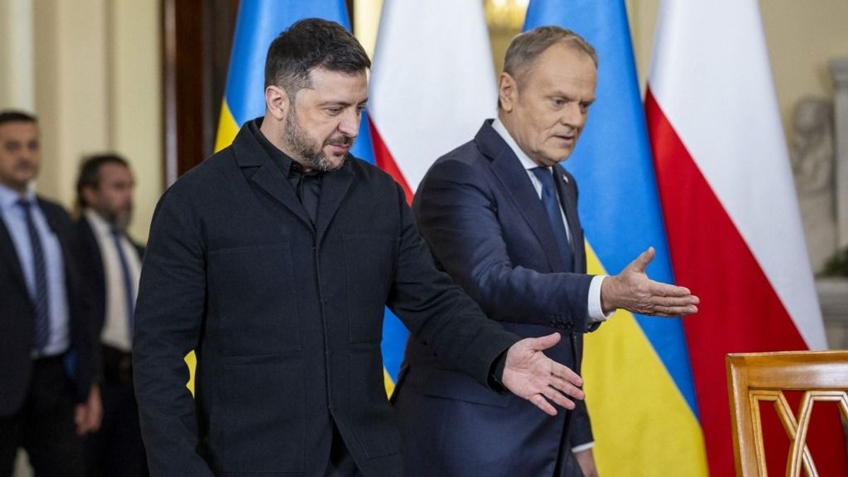 Tusk kiállt Zelenszkij mellett: csúnyán visszaszólt Trumpnak