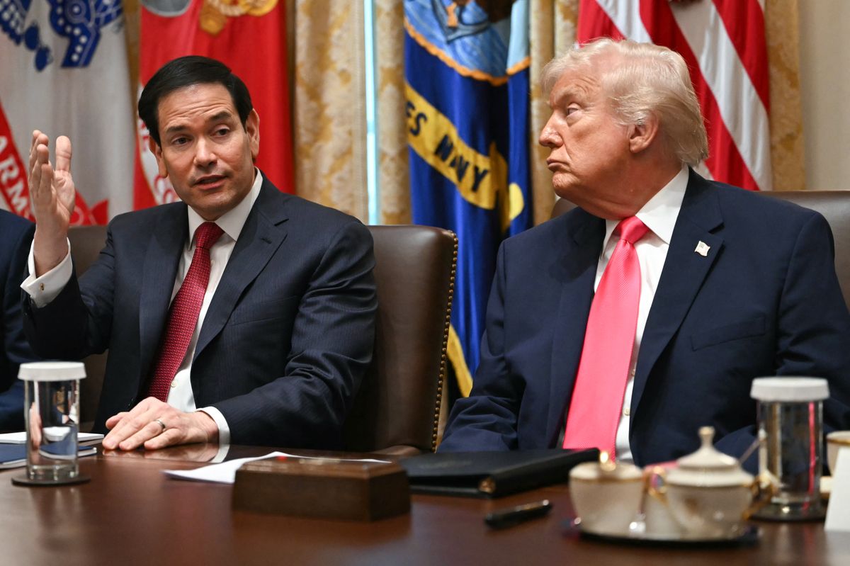 Donald Trump Marco Rubio külügyminiszterrel, aki nagyban meghatározza a "Donroe-doktrínát" Fotó: ANDREW CABALLERO-REYNOLDS / AFP