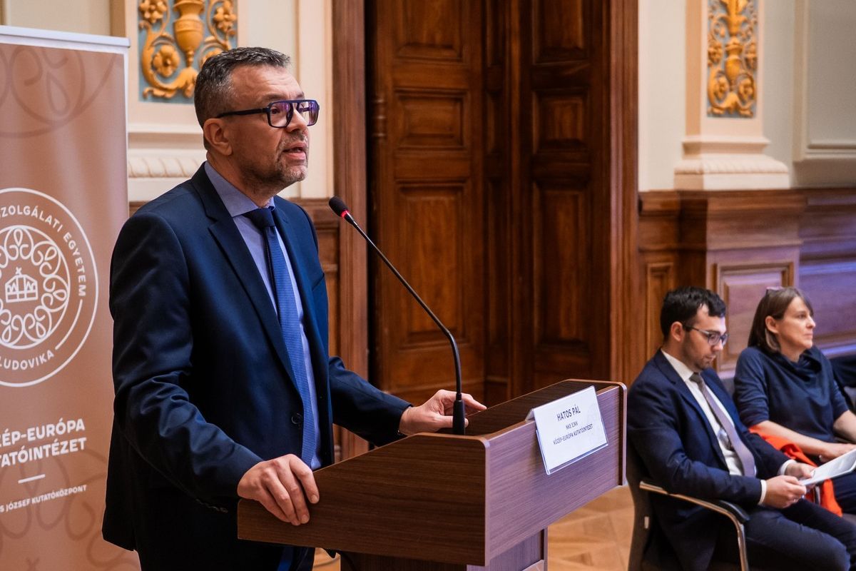 Hatos Pál – A történész nem először ad megkérdőjelezhető értelmezései keretet Trianonnak