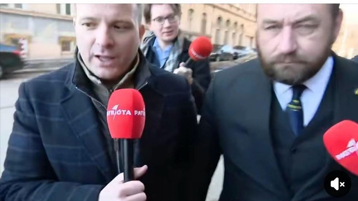 Hadházy Ákos szétverné a Mandinert, amiért Zelenszkij fenyegetőzéséről kérdeztük az ukrán nagykövetet (VIDEÓ)