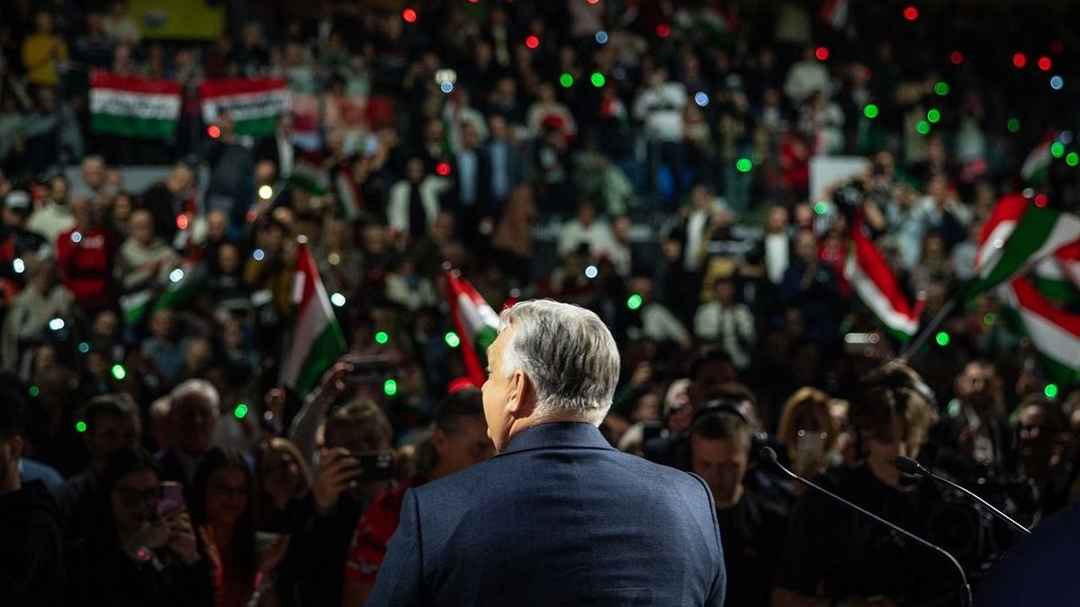 Grafikonon mutatjuk: így áll a Fidesz és a Tisza a legfrissebb közvélemény-kutatásokban