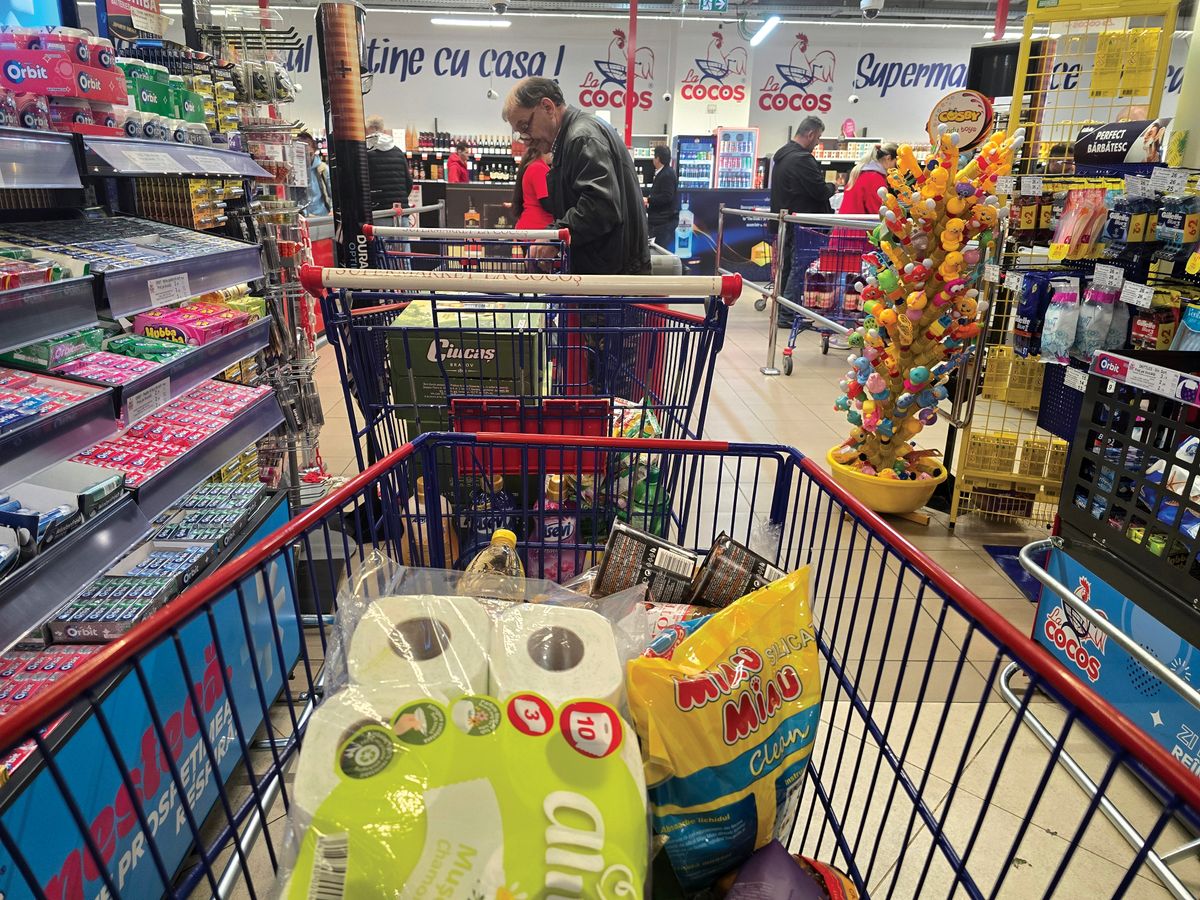 Bucharest,,Romania,,November15,2025:,Shoppers,Waiting,In,Line,At,La