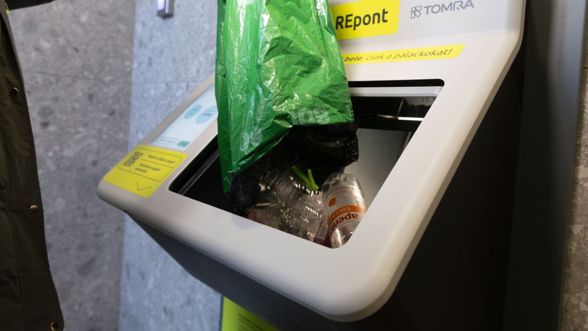 Óriási kihívás elé állította Budapestet a hóhelyzet: akadozik a fontos szolgáltatás, jöhet a hétvégi túlóra