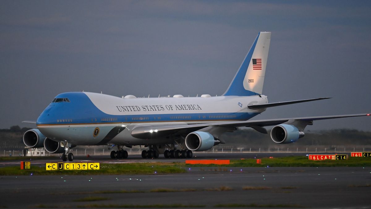 Riadó az óceán fölött: Trump elindult Davosba, majd a repülőgép visszafordult az Egyesült Államokba